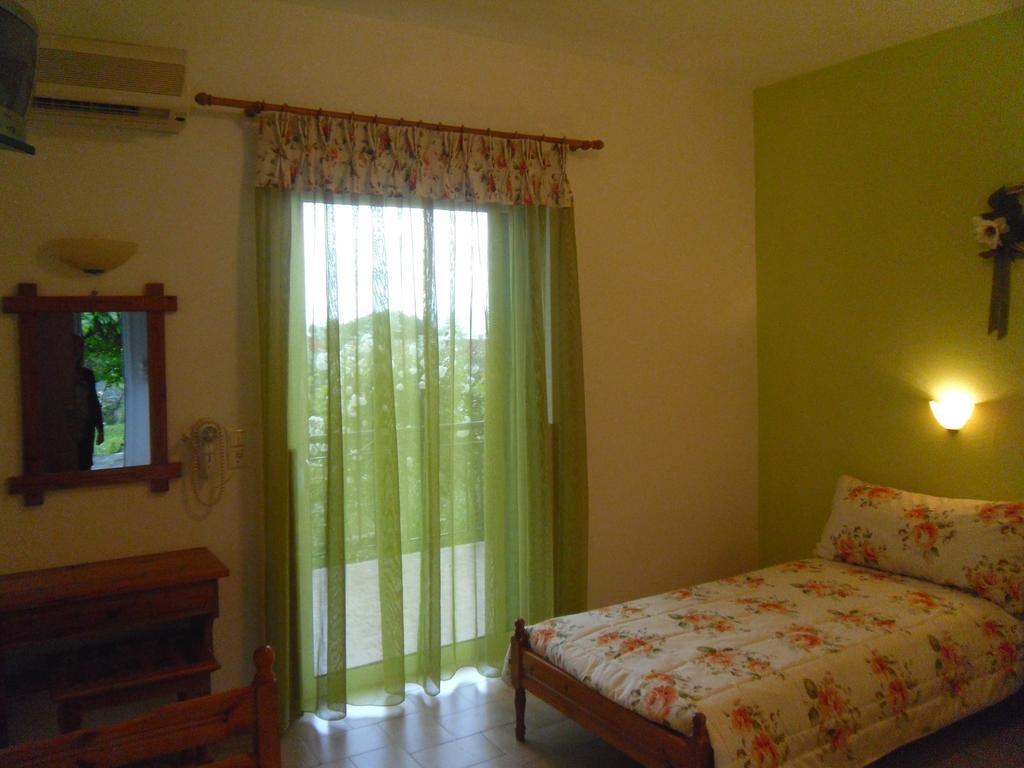 Yalis Studios Achladies  Luaran gambar